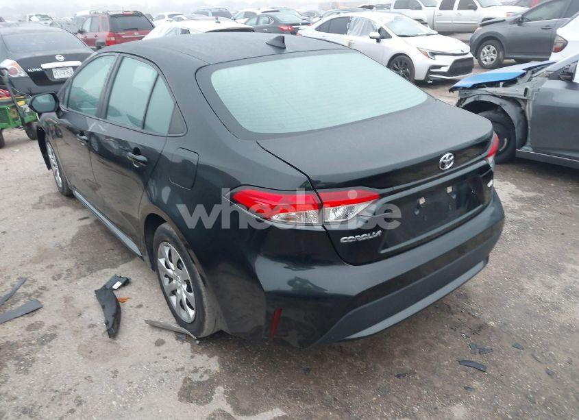 Photo 3 of 2021 Toyota Corolla LE (VIN 5YFEPMAE6MP239132)