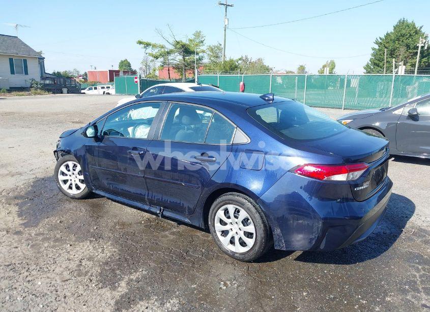 Photo 3 of 2022 Toyota Corolla LE (VIN 5YFEPMAE6NP288204)