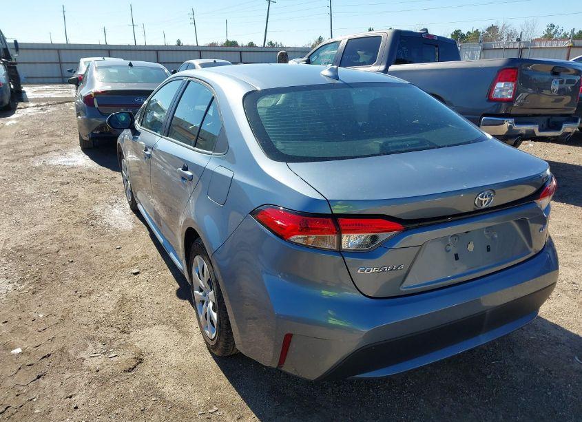 Photo 3 of 2022 Toyota Corolla LE (VIN 5YFEPMAE6NP297727)