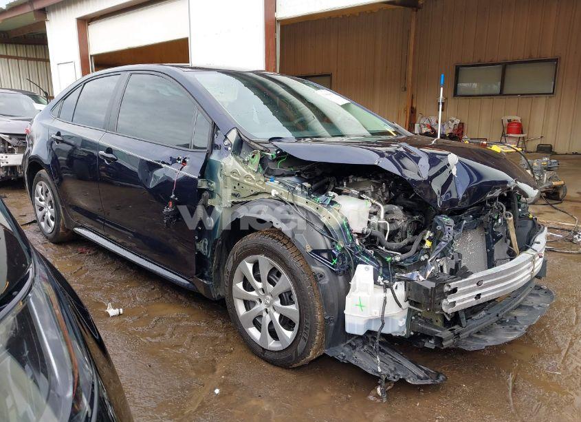 2022 Toyota Corolla LE (VIN 5YFEPMAE6NP300657) main photo