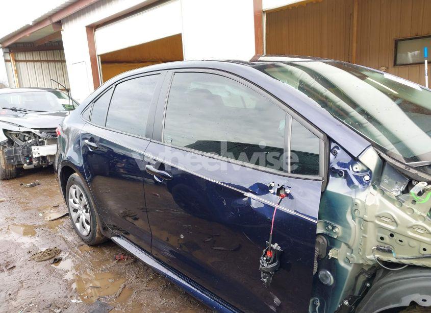 Photo 14 of 2022 Toyota Corolla LE (VIN 5YFEPMAE6NP300657)