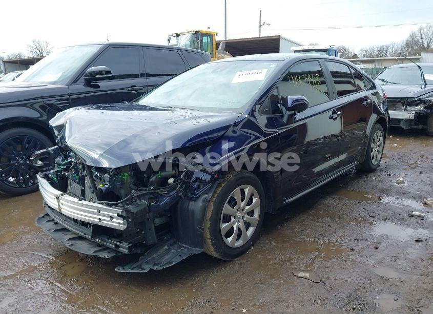 Photo 2 of 2022 Toyota Corolla LE (VIN 5YFEPMAE6NP300657)