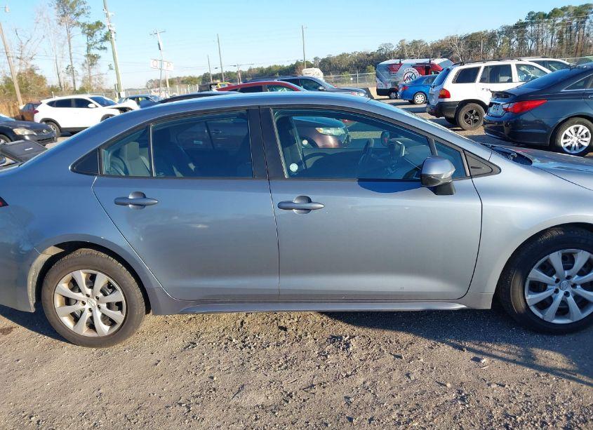 Photo 13 of 2022 Toyota Corolla LE (VIN 5YFEPMAE6NP305907)