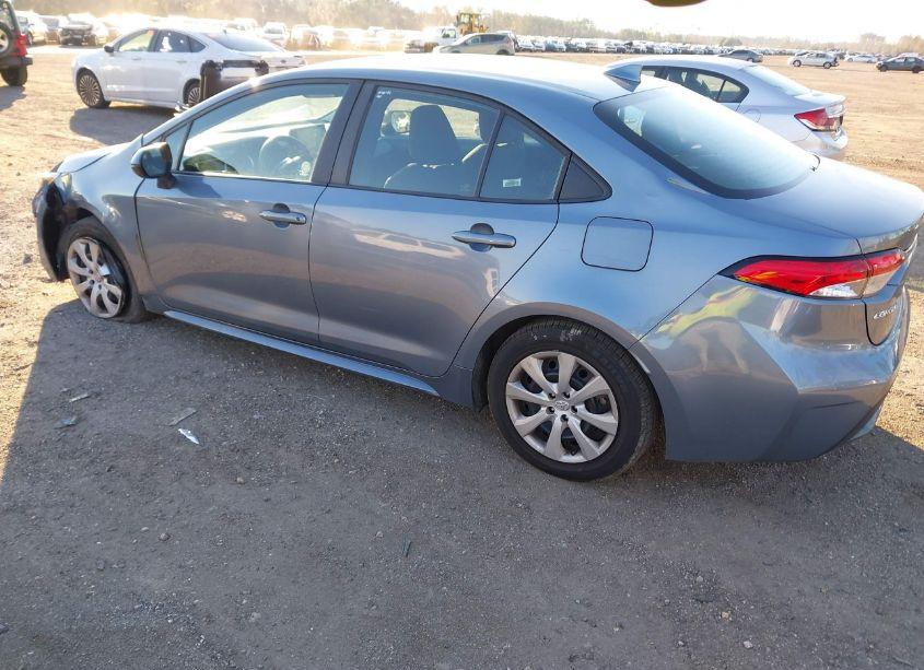 Photo 3 of 2022 Toyota Corolla LE (VIN 5YFEPMAE6NP305907)