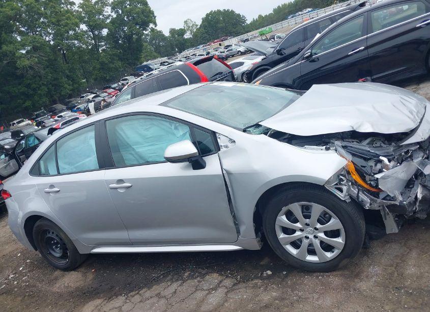Photo 13 of 2022 Toyota Corolla LE (VIN 5YFEPMAE6NP309262)