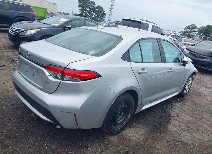 Photo 4 of 2022 Toyota Corolla LE (VIN 5YFEPMAE6NP309262)