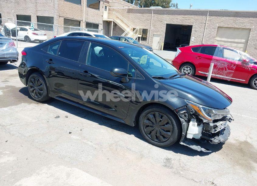 2022 Toyota Corolla LE (VIN 5YFEPMAE6NP327387) main photo