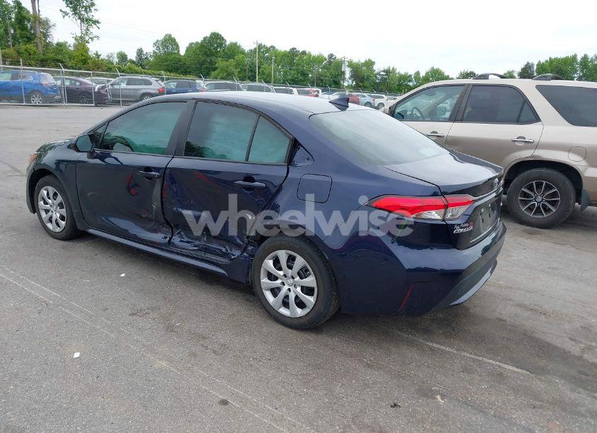 Photo 3 of 2022 Toyota Corolla LE (VIN 5YFEPMAE6NP328569)