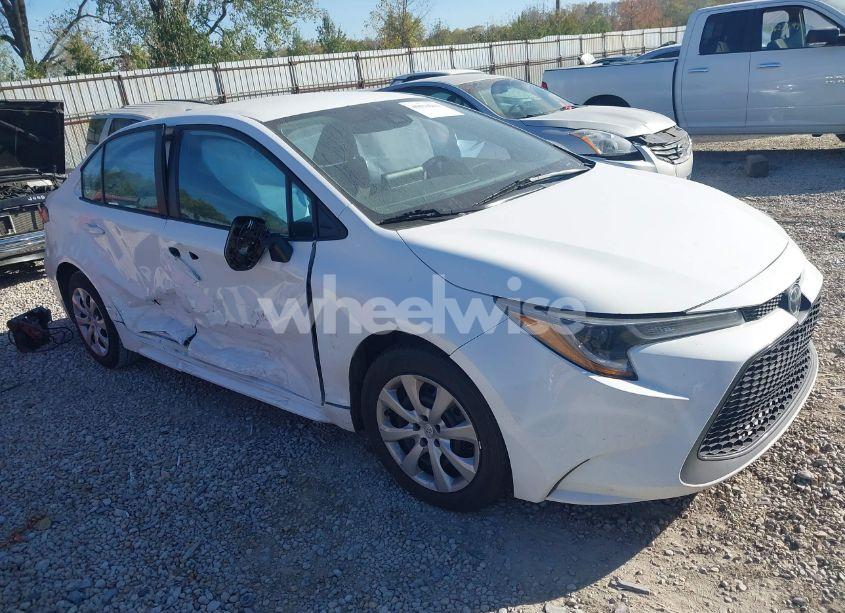 2022 Toyota Corolla LE (VIN 5YFEPMAE6NP339362) main photo