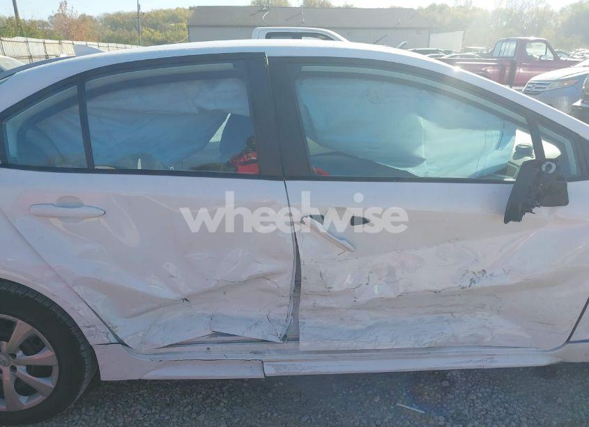 Photo 13 of 2022 Toyota Corolla LE (VIN 5YFEPMAE6NP339362)