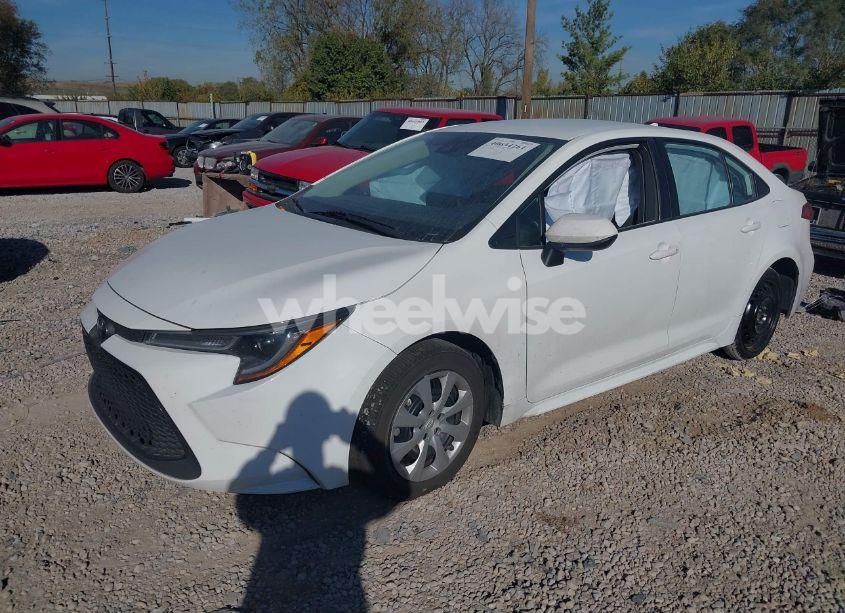 Photo 2 of 2022 Toyota Corolla LE (VIN 5YFEPMAE6NP339362)
