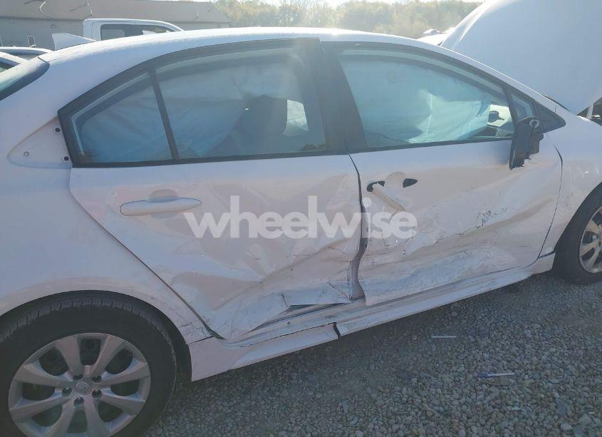 Photo 6 of 2022 Toyota Corolla LE (VIN 5YFEPMAE6NP339362)