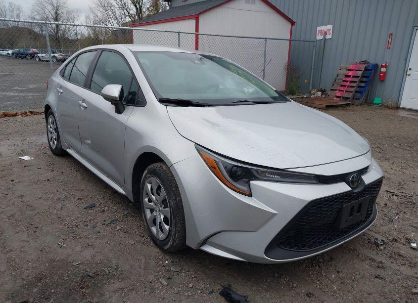 2022 Toyota Corolla LE (VIN 5YFEPMAE6NP345114) main photo