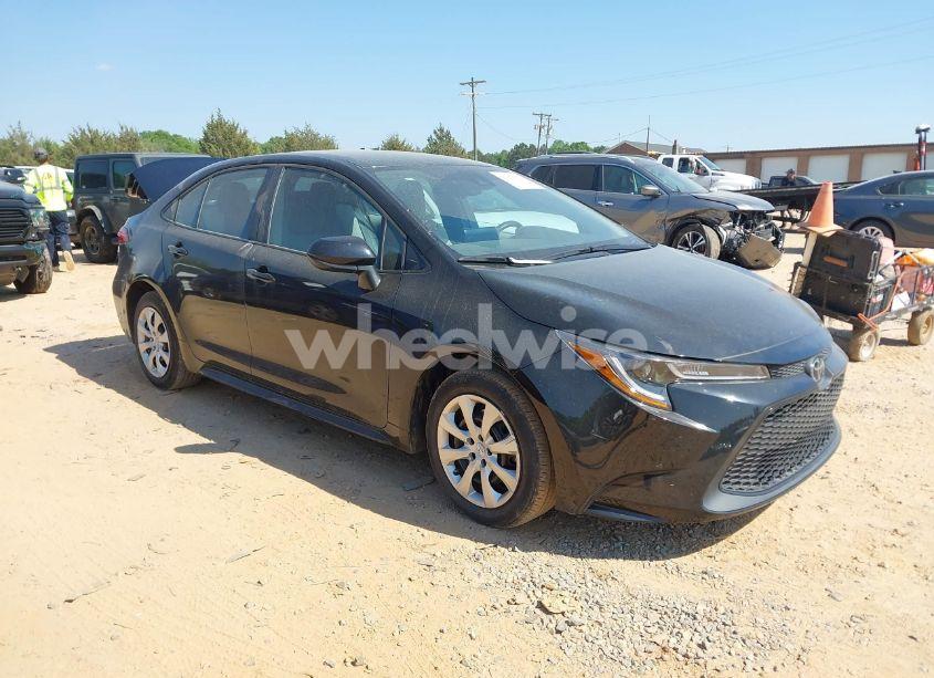 2022 Toyota Corolla LE (VIN 5YFEPMAE6NP360972) main photo