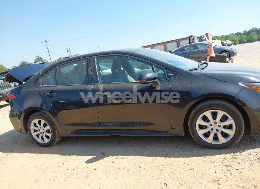 Photo 13 of 2022 Toyota Corolla LE (VIN 5YFEPMAE6NP360972)