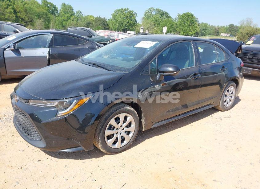 Photo 2 of 2022 Toyota Corolla LE (VIN 5YFEPMAE6NP360972)