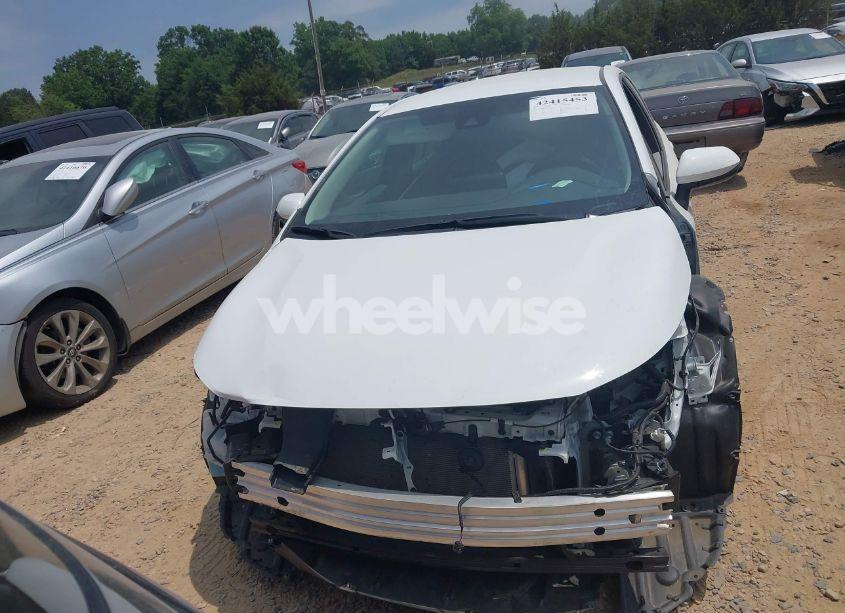 Photo 13 of 2022 Toyota Corolla LE (VIN 5YFEPMAE6NP371549)