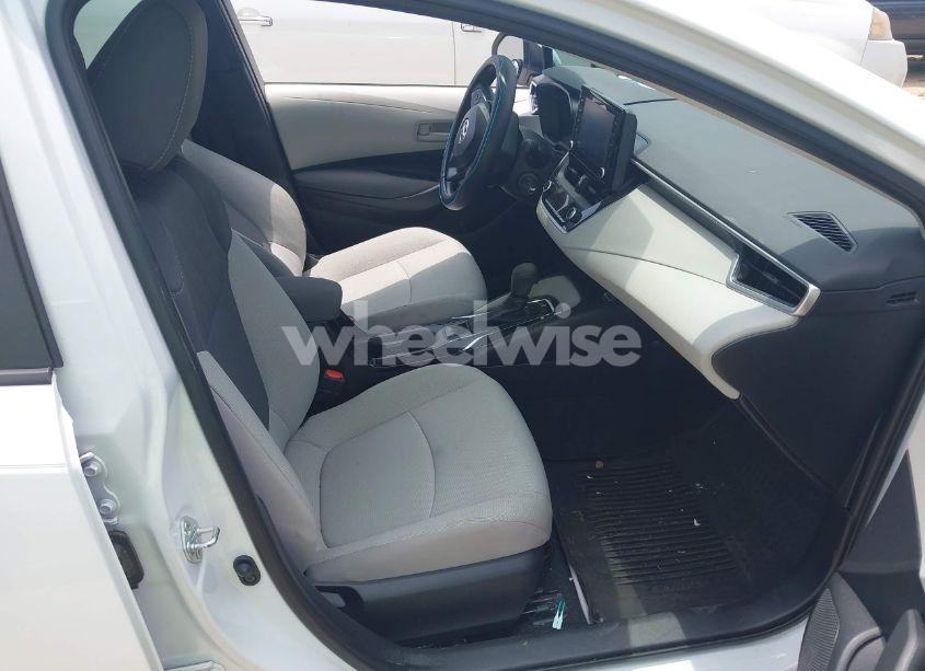 Photo 5 of 2022 Toyota Corolla LE (VIN 5YFEPMAE6NP371549)