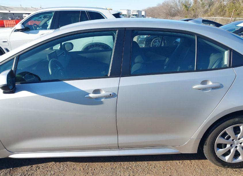 Photo 14 of 2022 Toyota Corolla LE (VIN 5YFEPMAE6NP372426)