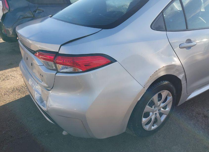 Photo 6 of 2022 Toyota Corolla LE (VIN 5YFEPMAE6NP372426)