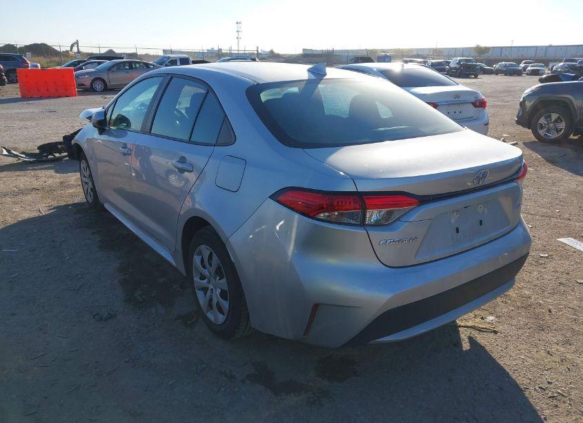 Photo 3 of 2021 Toyota Corolla LE (VIN 5YFEPMAE7MP167020)