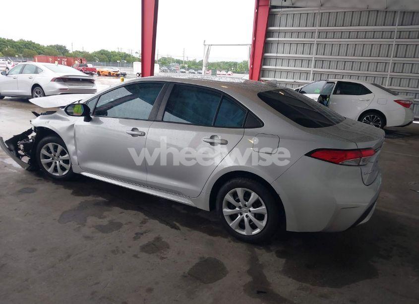 Photo 3 of 2021 Toyota Corolla LE (VIN 5YFEPMAE7MP168989)