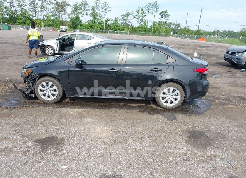 Photo 14 of 2021 Toyota Corolla LE (VIN 5YFEPMAE7MP195979)