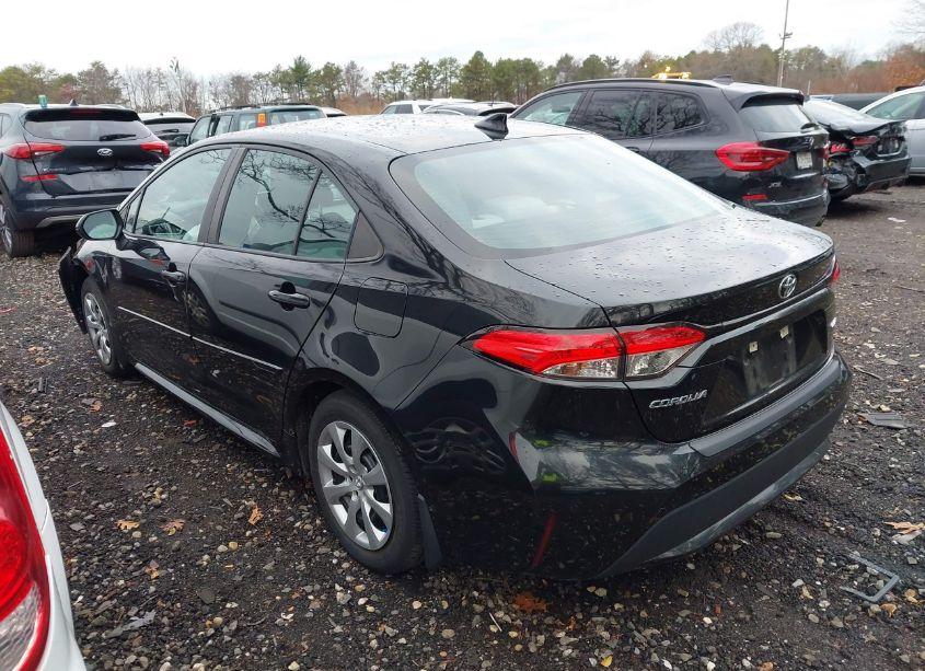 Photo 3 of 2021 Toyota Corolla LE (VIN 5YFEPMAE7MP199692)