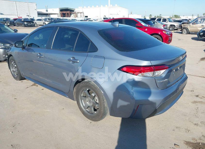 Photo 3 of 2021 Toyota Corolla LE (VIN 5YFEPMAE7MP261110)