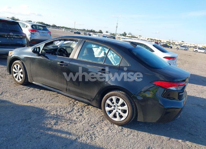 Photo 3 of 2021 Toyota Corolla LE (VIN 5YFEPMAE7MP269319)