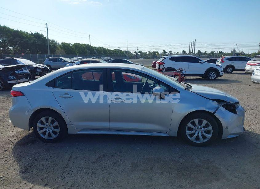 Photo 13 of 2022 Toyota Corolla LE (VIN 5YFEPMAE7NP274117)