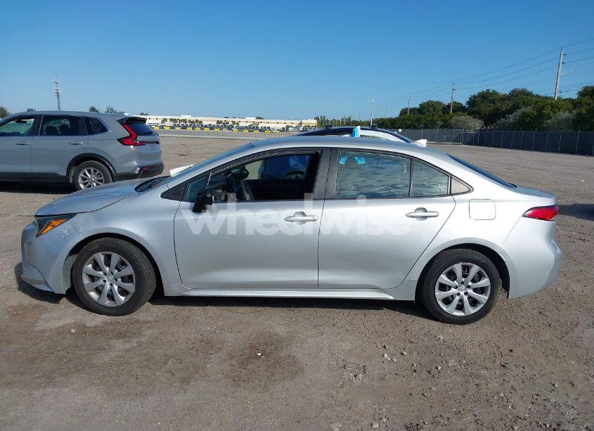 Photo 14 of 2022 Toyota Corolla LE (VIN 5YFEPMAE7NP274117)