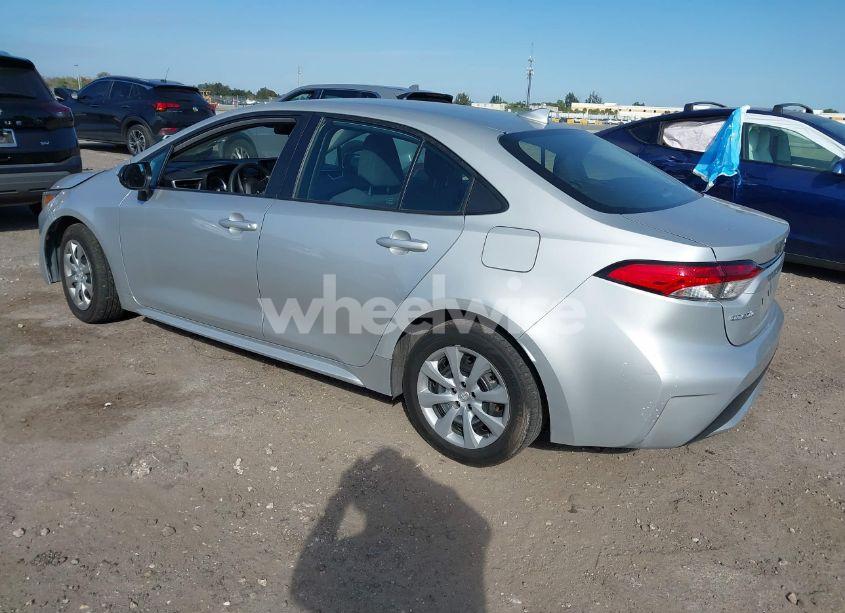 Photo 3 of 2022 Toyota Corolla LE (VIN 5YFEPMAE7NP274117)