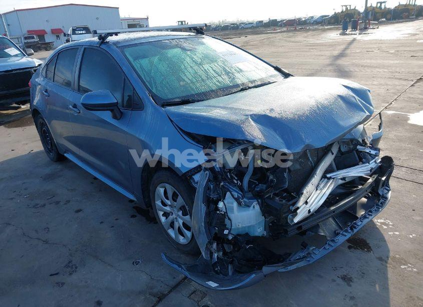 2022 Toyota Corolla LE (VIN 5YFEPMAE7NP275817) main photo
