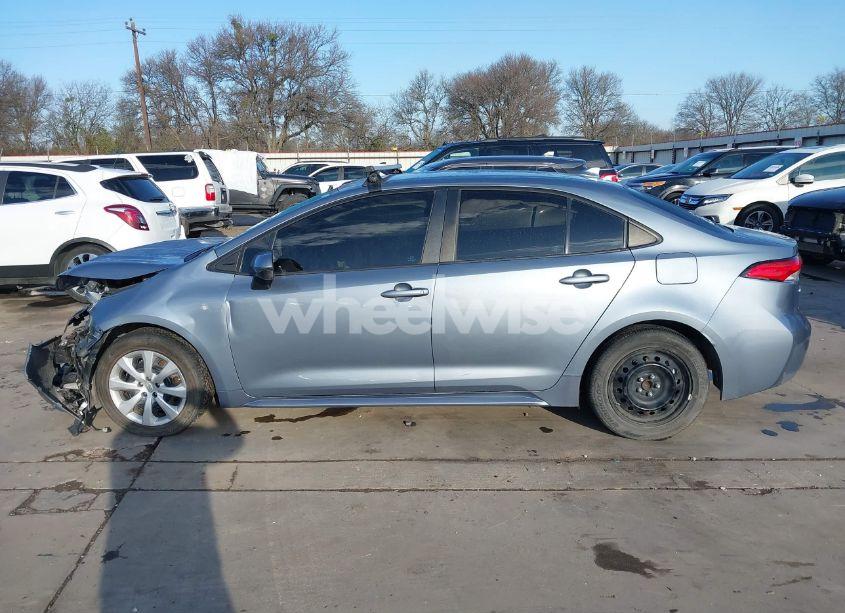 Photo 15 of 2022 Toyota Corolla LE (VIN 5YFEPMAE7NP275817)