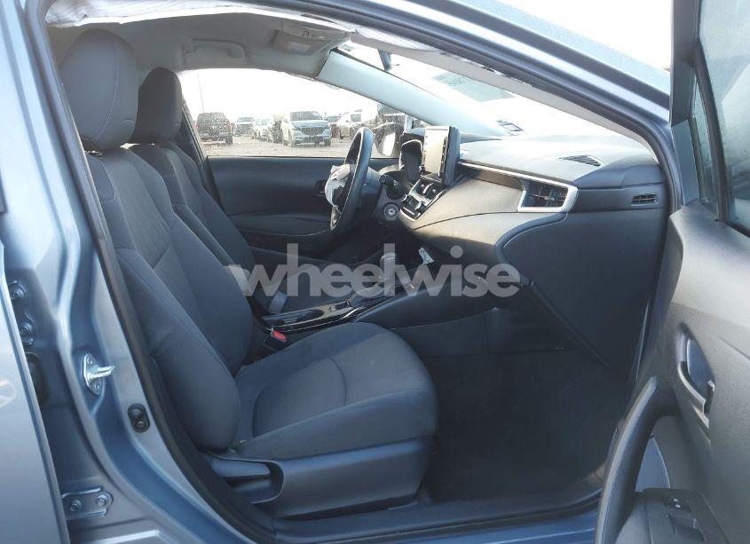 Photo 5 of 2022 Toyota Corolla LE (VIN 5YFEPMAE7NP275817)
