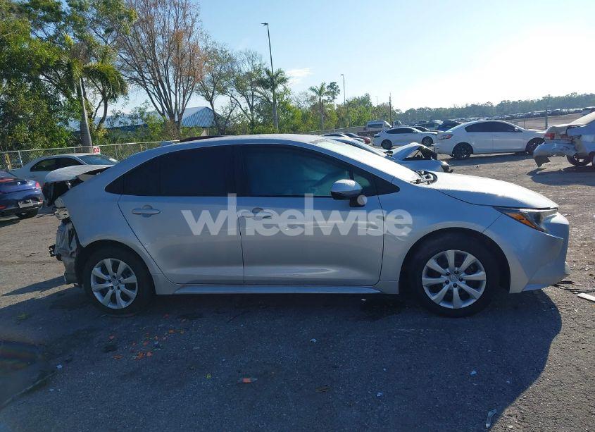 Photo 12 of 2022 Toyota Corolla LE (VIN 5YFEPMAE7NP276286)