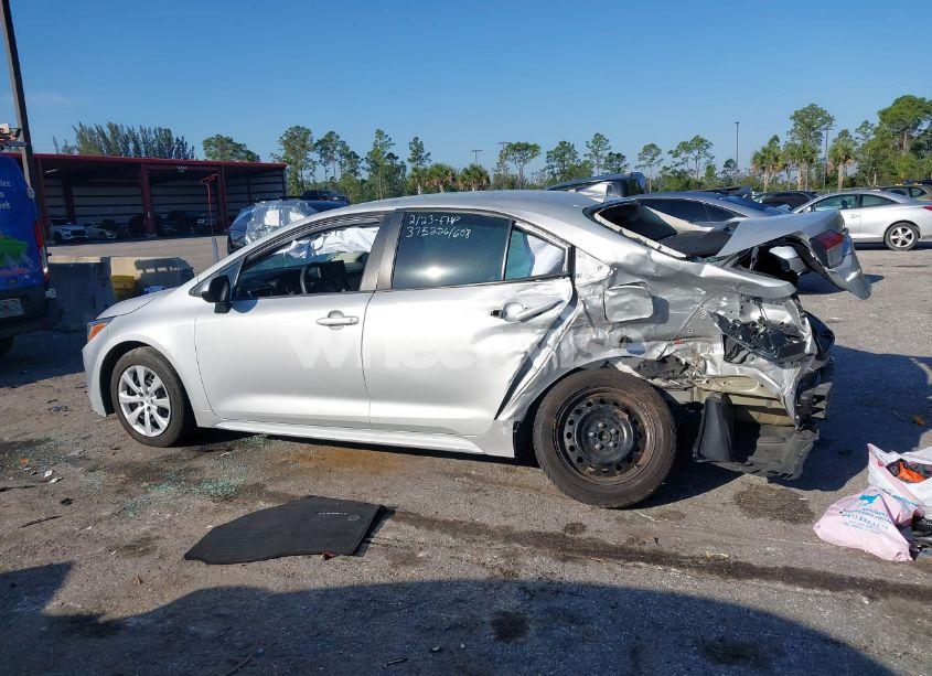 Photo 13 of 2022 Toyota Corolla LE (VIN 5YFEPMAE7NP276286)