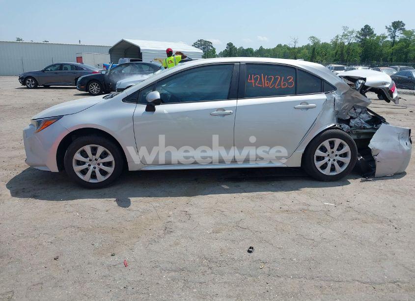 Photo 14 of 2022 Toyota Corolla LE (VIN 5YFEPMAE7NP279625)