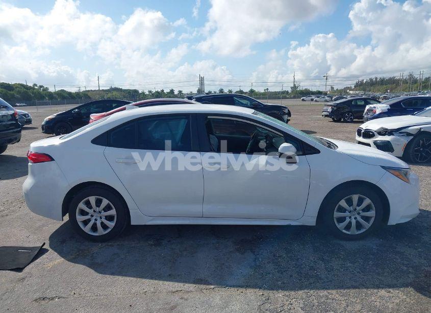 Photo 13 of 2022 Toyota Corolla LE (VIN 5YFEPMAE7NP284551)