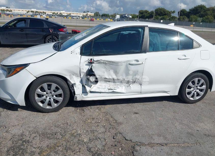 Photo 6 of 2022 Toyota Corolla LE (VIN 5YFEPMAE7NP284551)