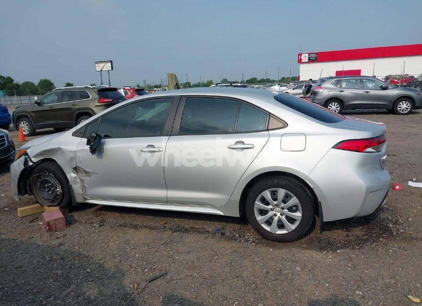 Photo 14 of 2022 Toyota Corolla LE (VIN 5YFEPMAE7NP297977)