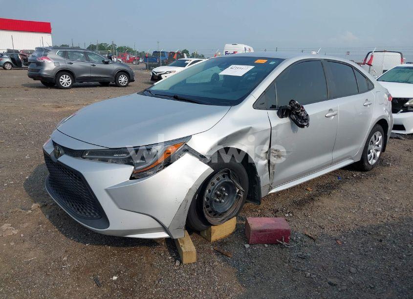 Photo 2 of 2022 Toyota Corolla LE (VIN 5YFEPMAE7NP297977)