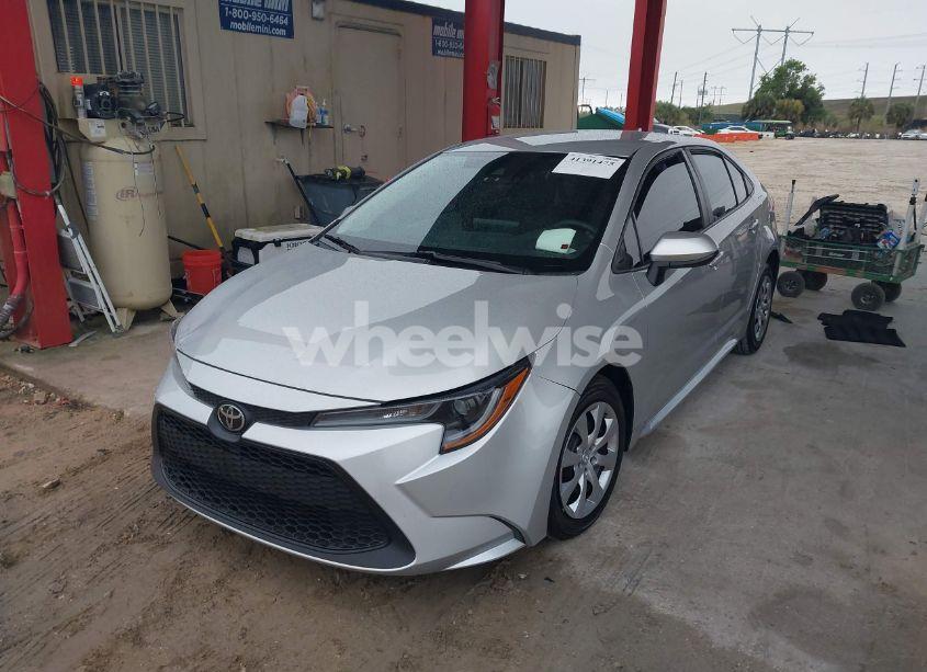 Photo 2 of 2022 Toyota Corolla LE (VIN 5YFEPMAE7NP310744)