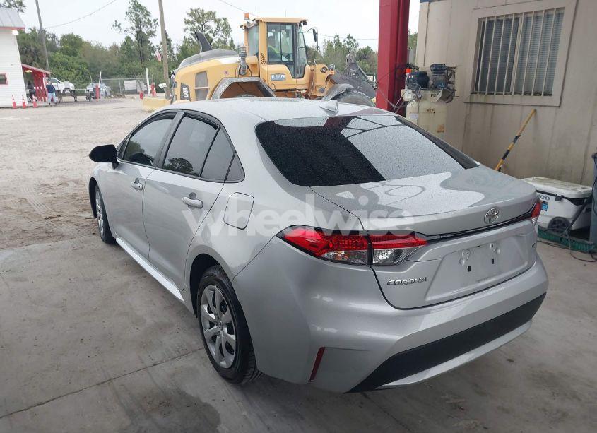 Photo 3 of 2022 Toyota Corolla LE (VIN 5YFEPMAE7NP310744)