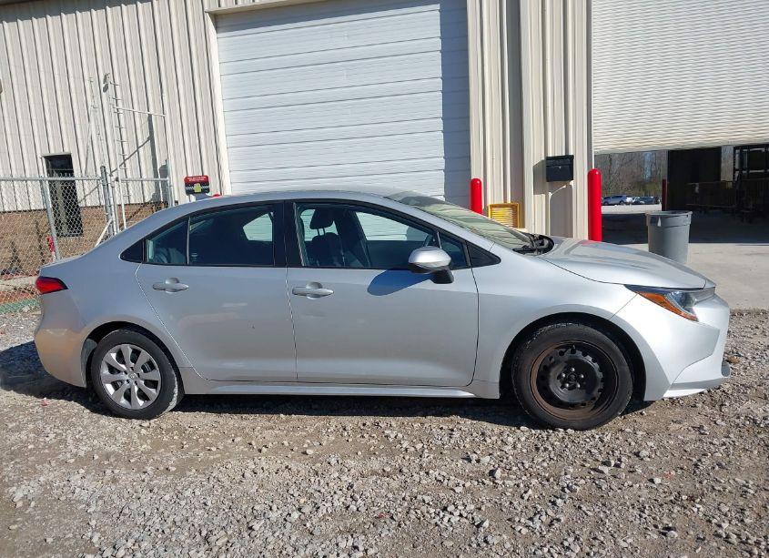 Photo 13 of 2022 Toyota Corolla LE (VIN 5YFEPMAE7NP330055)