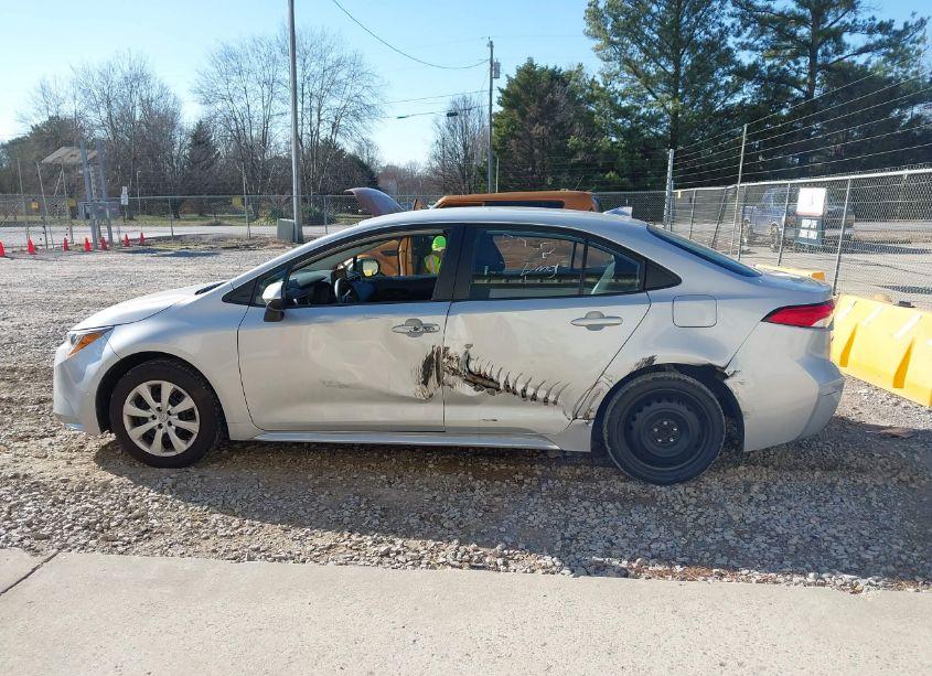 Photo 14 of 2022 Toyota Corolla LE (VIN 5YFEPMAE7NP330055)