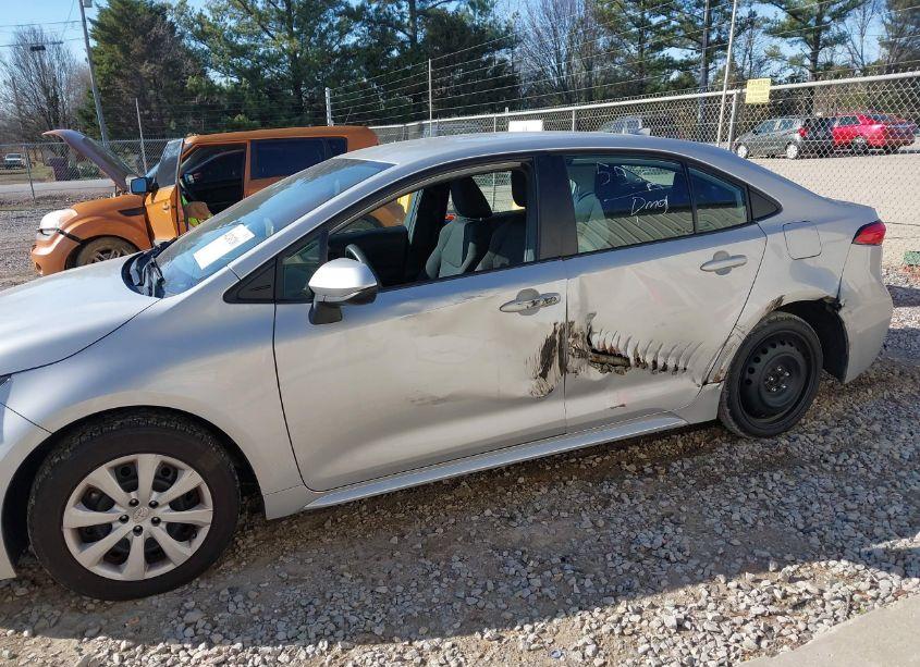 Photo 6 of 2022 Toyota Corolla LE (VIN 5YFEPMAE7NP330055)