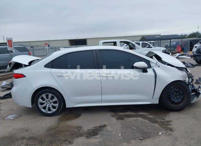 Photo 14 of 2022 Toyota Corolla LE (VIN 5YFEPMAE7NP355408)