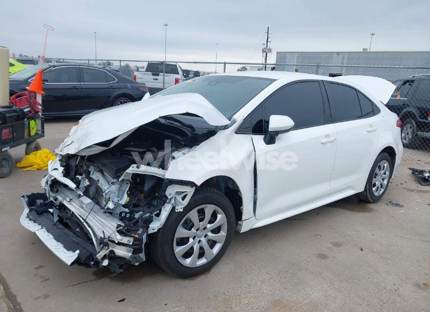 Photo 2 of 2022 Toyota Corolla LE (VIN 5YFEPMAE7NP355408)